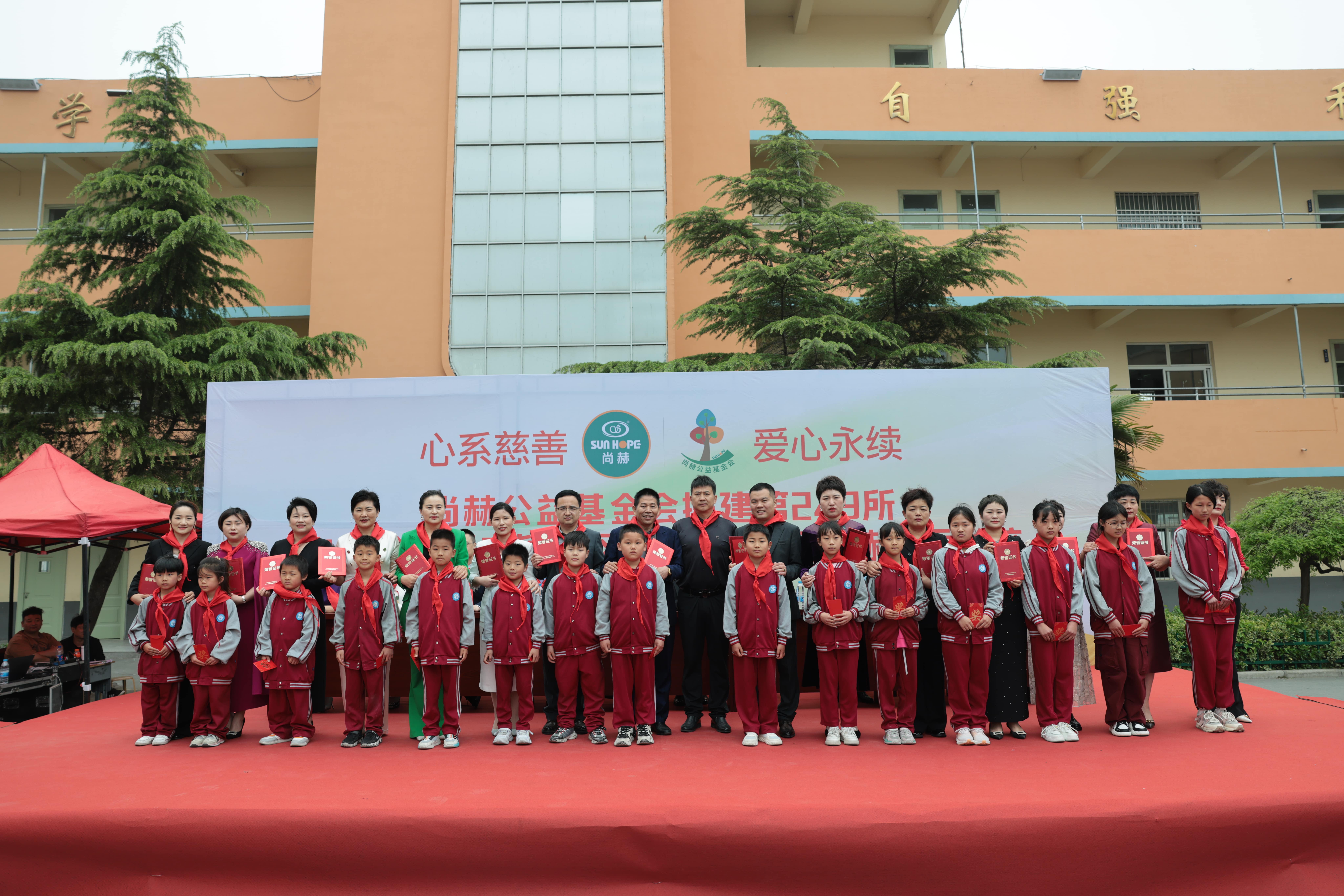 在爱意的“双向奔赴”中丨第249所九游网-九游（中国）
公益学校揭牌