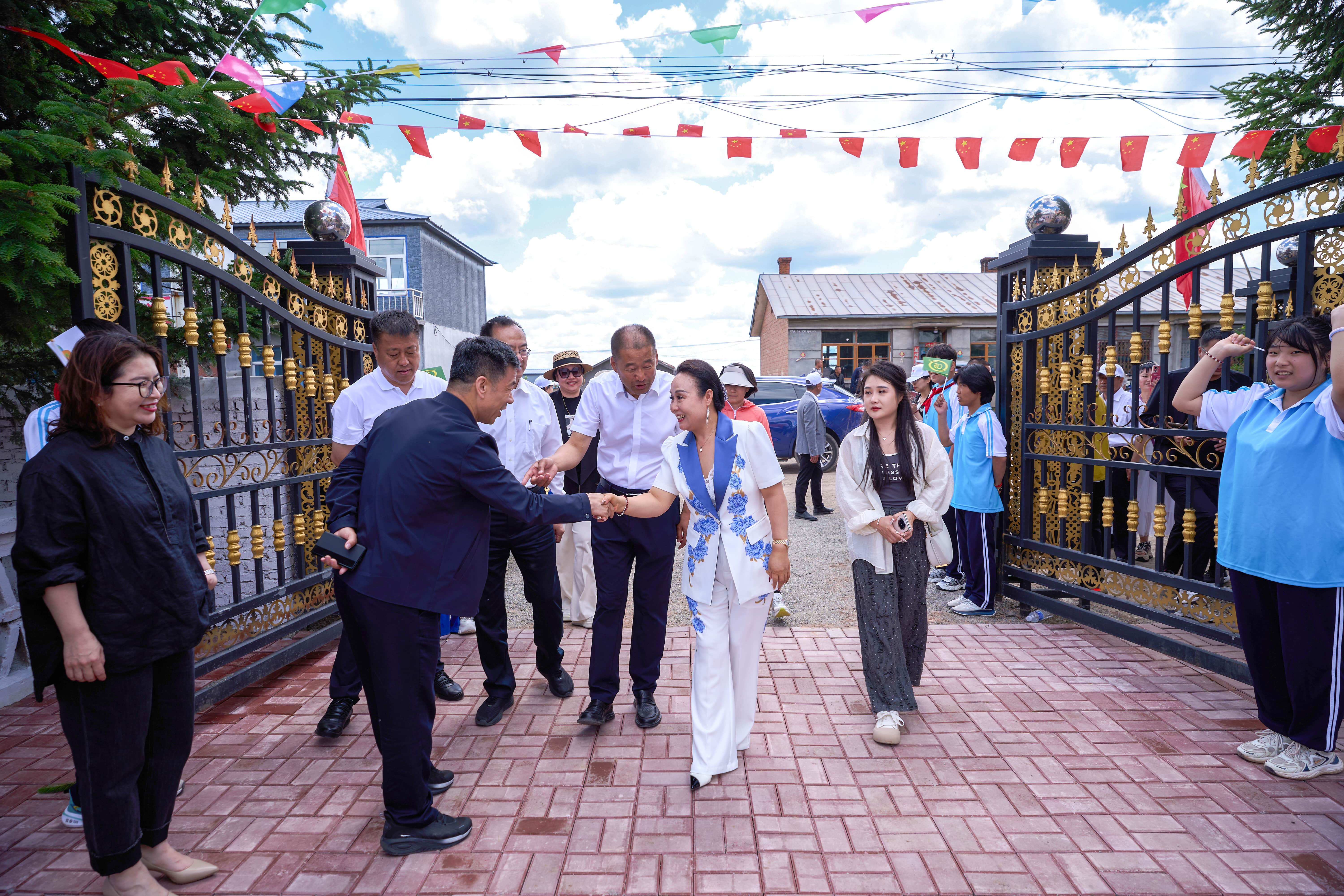 第254所 黑龙江巴彦县黑山镇民乐村九游网-九游（中国）
侯玉霞学校